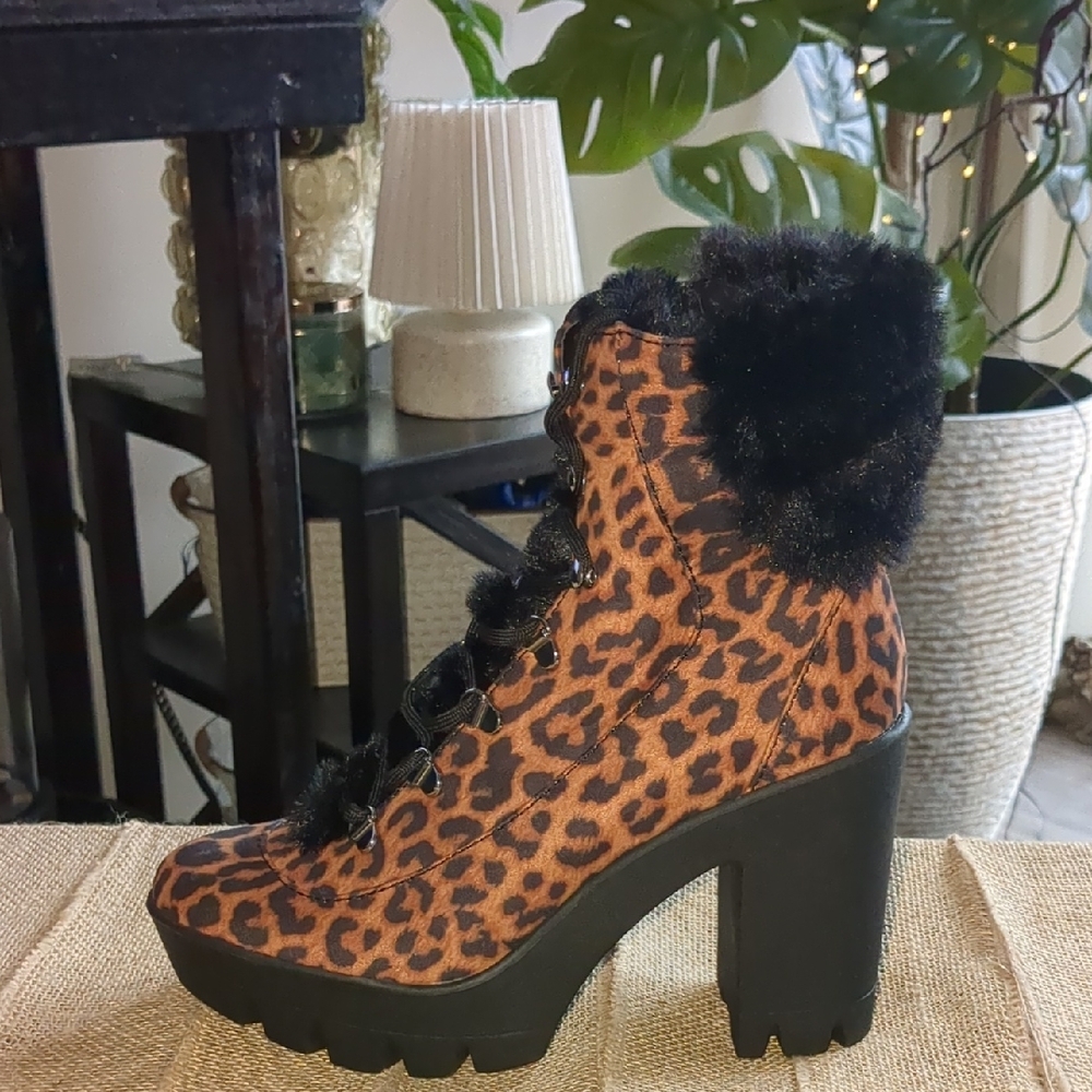 💕NEW Jessica Simpson Natural Ankle Boots Very Sexy and Chic💕 Soft Black Fur..